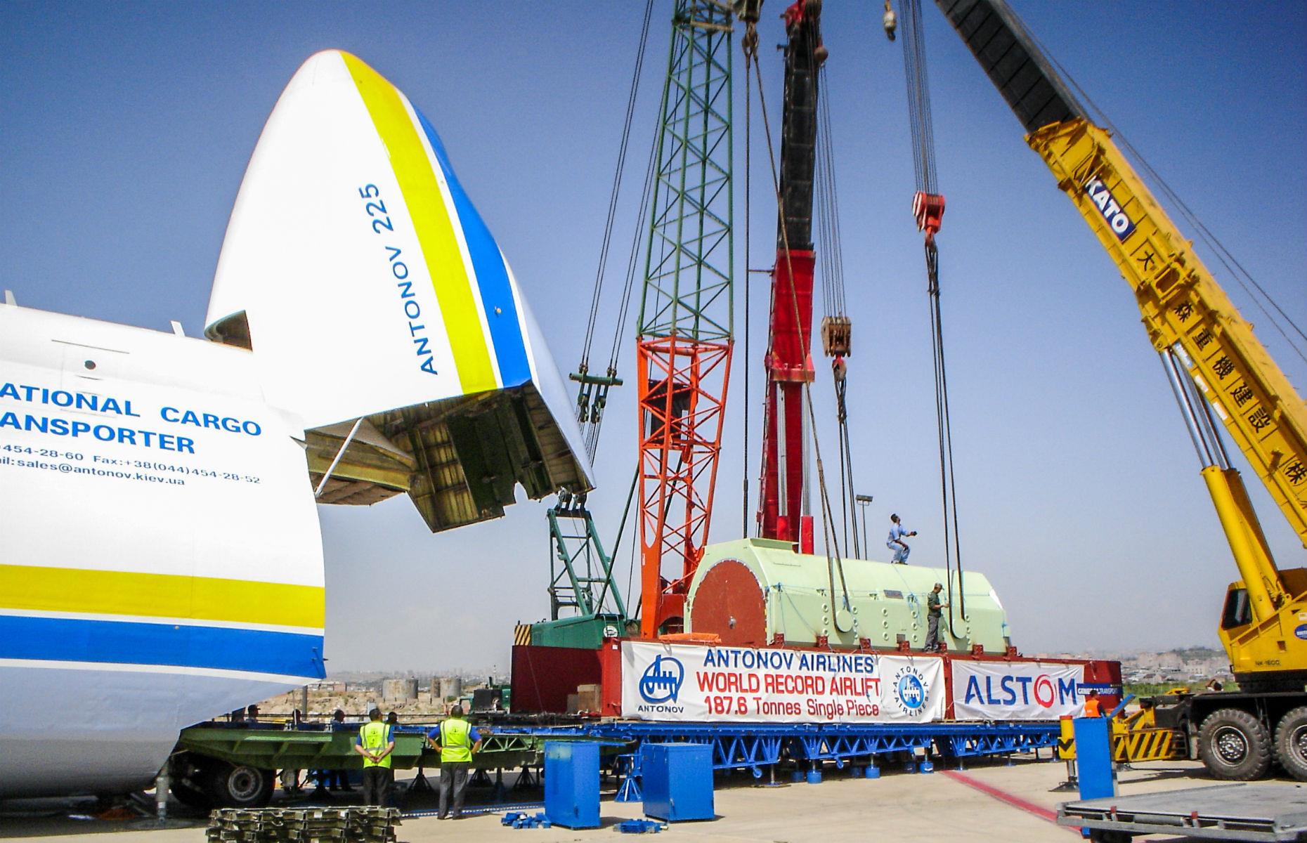 Antonov AN-225 Mriya: 290 feet